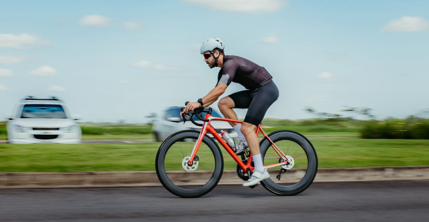 Protector solar para hacer deporte al aire libre en Málaga