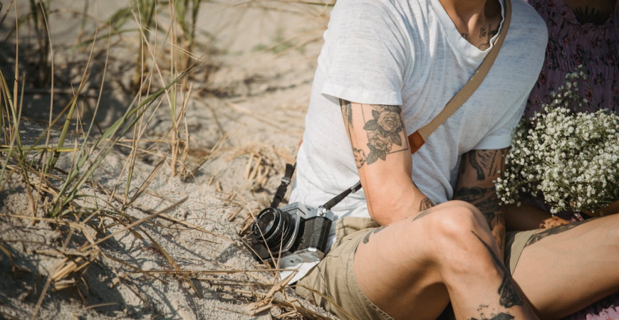 ¿Cómo cuidar y proteger tus tatuajes en verano?